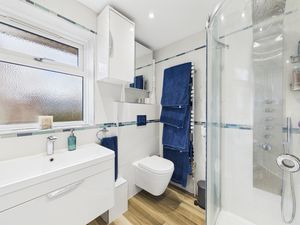 Family Bathroom- click for photo gallery